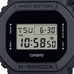 Montre Casio G-SHOCK pour homme modèle DW-5600BCE-1ER