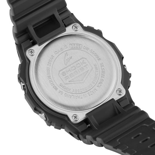 Montre Casio G-SHOCK pour homme modèle DW-5600UE-1ER
