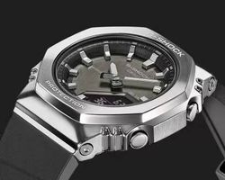 Reloj G-SHOCK modelo GM-S2110-1A1ER marca Casio