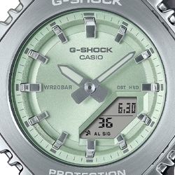 Reloj G-SHOCK modelo GM-S2110-3AER marca Casio MUJER