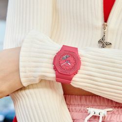 Montre G-SHOCK modèle GMA-P2100-4AER marque Casio Femme