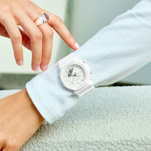 Reloj G-SHOCK modelo GMA-P2100-7AER marca Casio MUJER